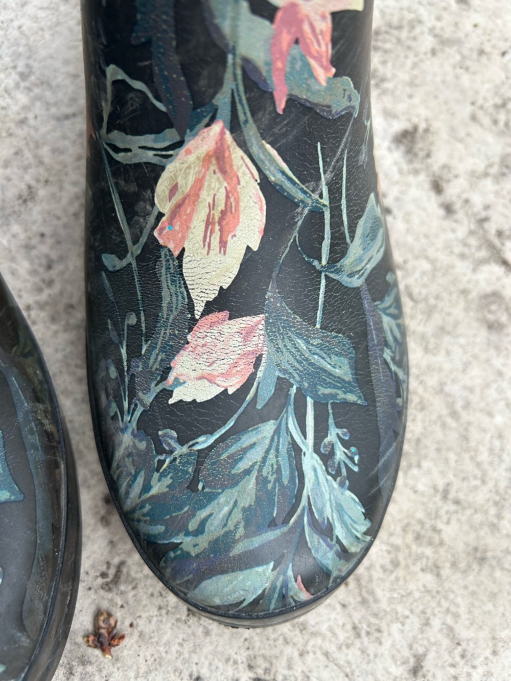 Target Floral Rain Boots, size 9 - Picture 8 of 13